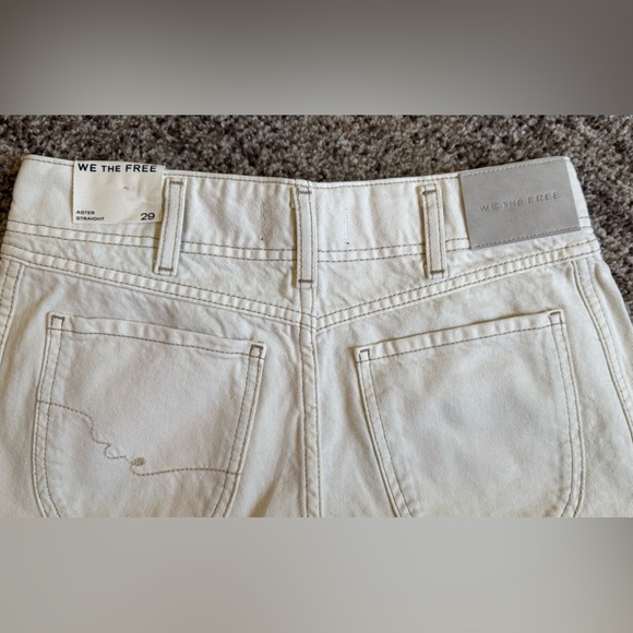 FREE PEOPLE WE THE FREE ASTER
SEAMED RELAXED STRAIGHT LEG JEANS
SIZE 29 CREAM - Picture 8 of 13